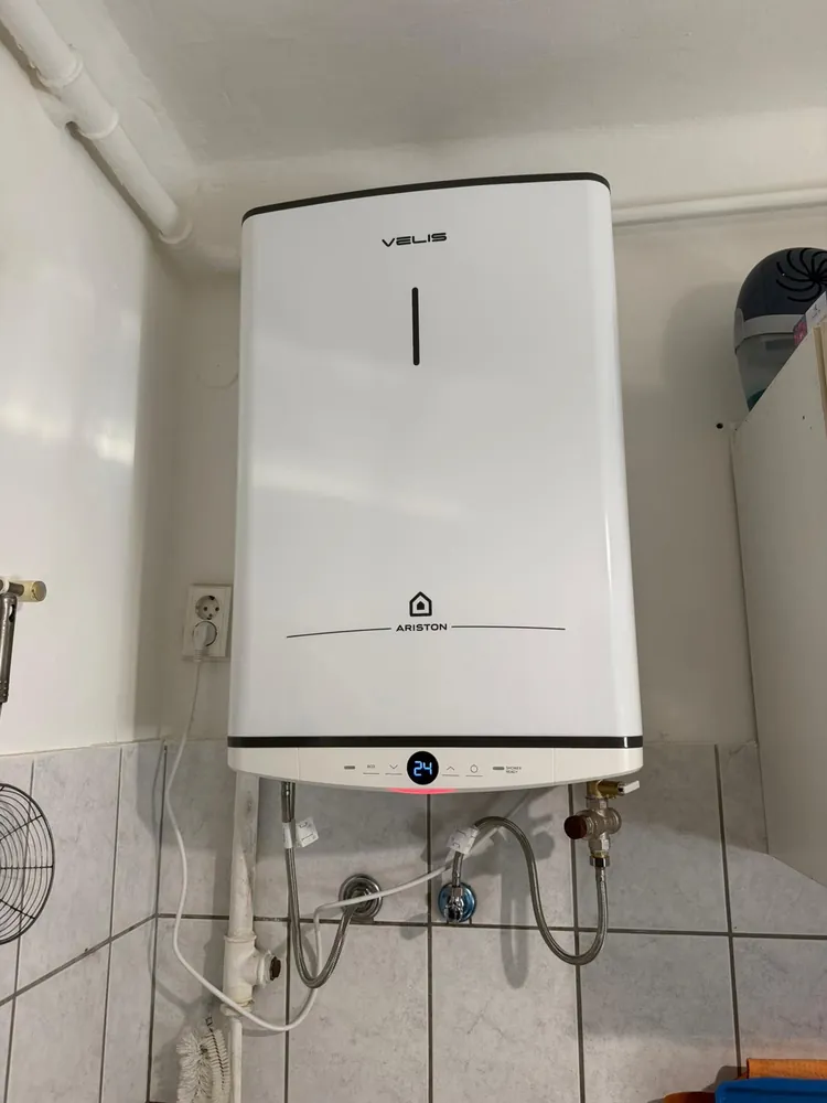 Modern tárolós vízmelegítő beüzemelve